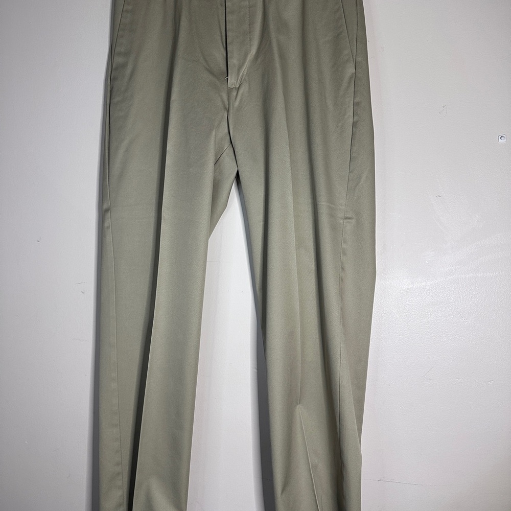 Dockers Classic Fit in Tan